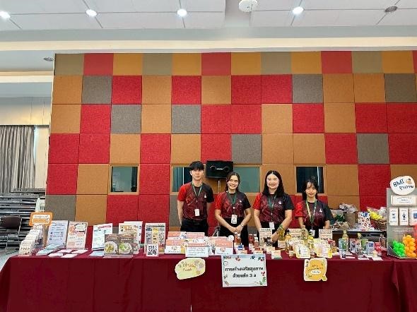 บูธตรวจประเมินสุขภาพและบูธการสร้างเสริมสุขภาพด้วยอาหาร ในโครงการ “วิศวะ สดใส ใส่ใจสุขภาพ E3 = Ba”