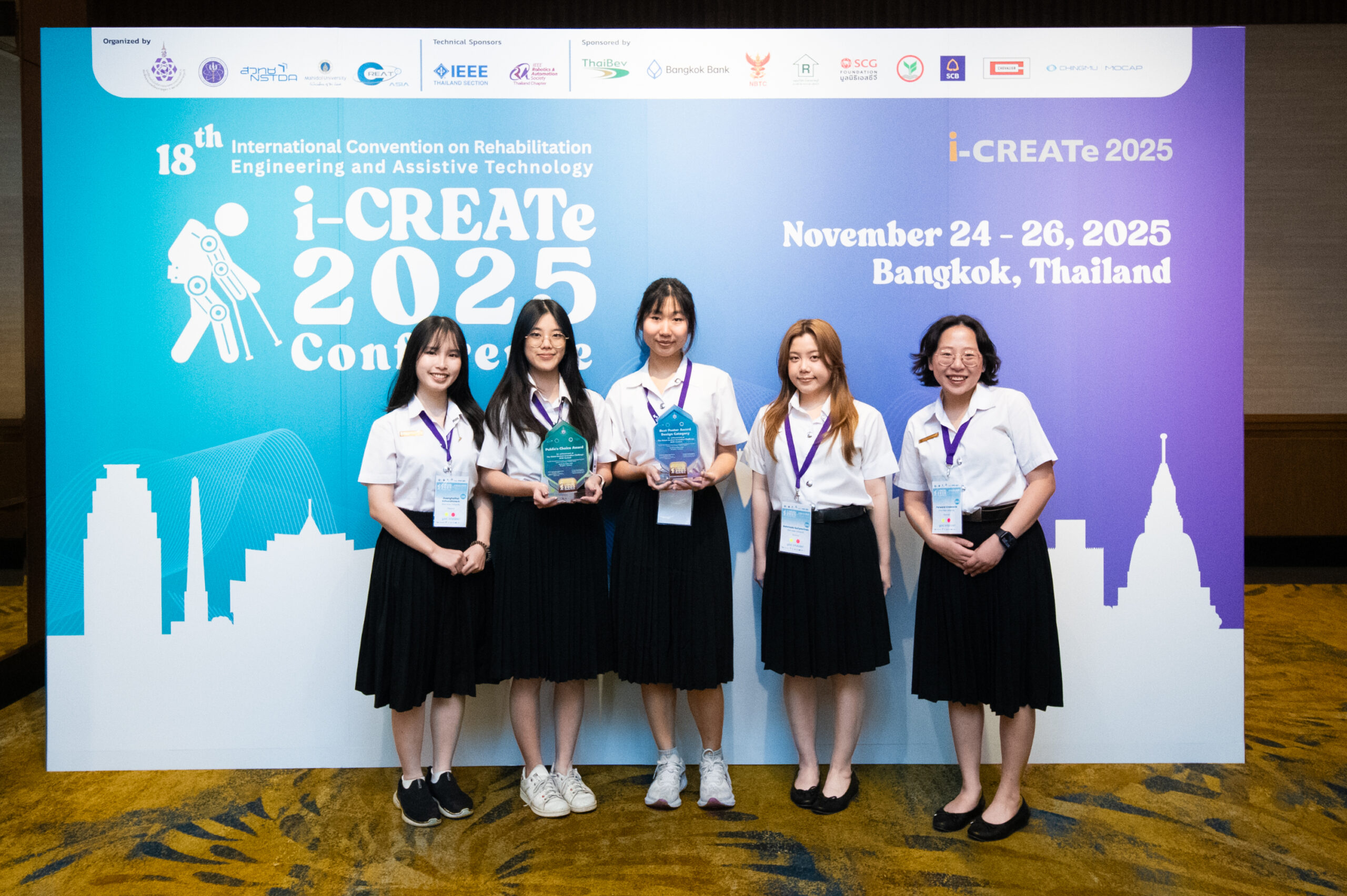 นักศึกษาแพทย์ มข. คว้า 2 รางวัลเวทีนานาชาติ ด้านนวัตกรรมเทคโนโลยีช่วยเหลือคนพิการและผู้สูงอายุ